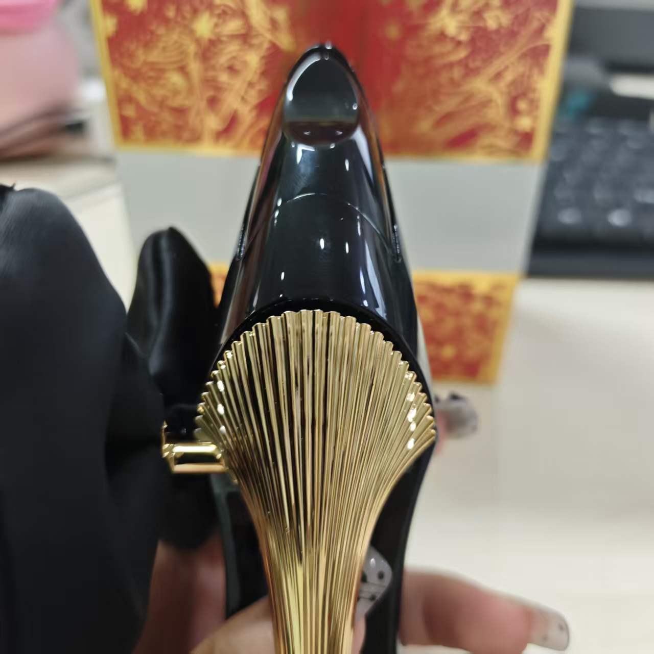 Ca.rolina he'r'era high-heeled - đánh giá và giá Perfume Fragrance Bottle